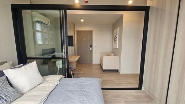 bedroom and room interior of Ideo Mobi Sukhumvit Eastpoint