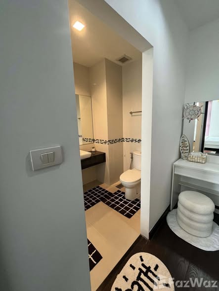 bathroom of Ideo Q Phaya Thai