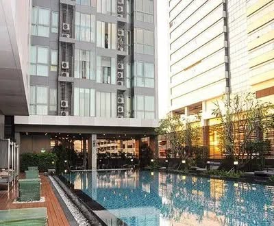 pool of Ideo Q Phaya Thai