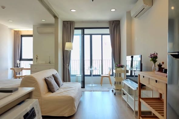 bedroom and living room of Ideo Q Ratchathewi