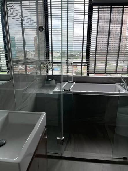 room interior and bathroom of Ideo Q Sukhumvit 36