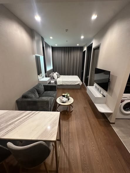 living room and bedroom of Ideo Q Victory