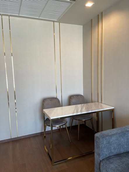 room interior and bathroom of Ideo Q Victory