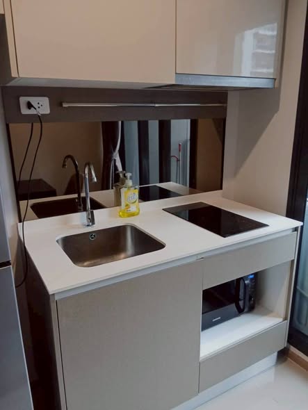 bathroom and kitchen of IDEO Rama9 – Asoke