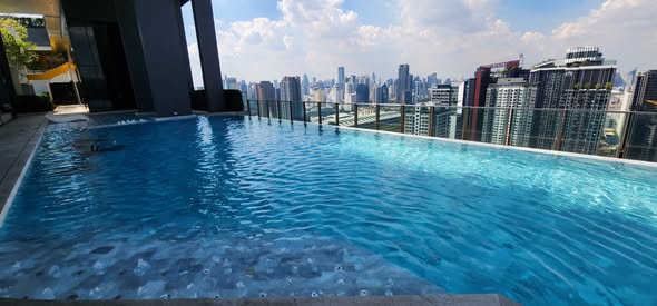 pool of IDEO Rama9 – Asoke