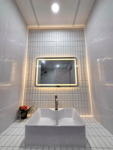 bathroom of IDEO Ratchada-Huai Khwang