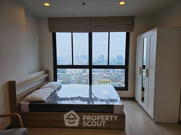 bedroom and room interior of Ideo Sathon-Tha Phra