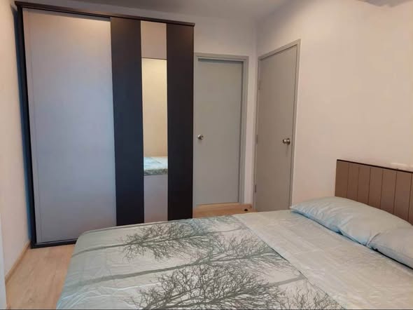 bedroom and room interior of Ideo Sathon-Tha Phra