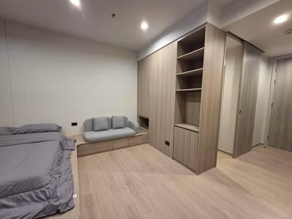 bedroom and room interior of Ideo Sathon-Wongwian Yai