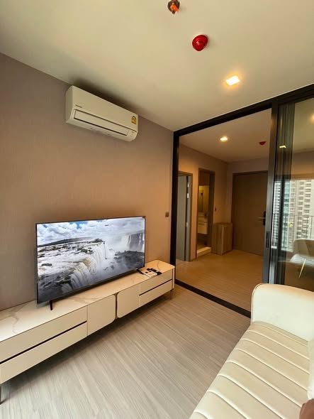 bedroom and living room of IDEO Sukhumvit 115