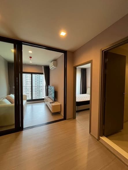 bedroom and room interior of IDEO Sukhumvit 115