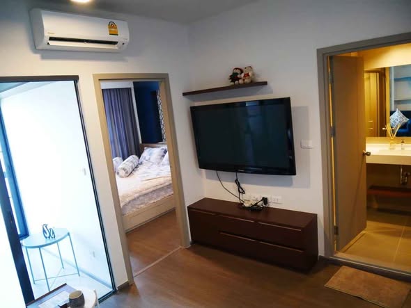 bedroom and room interior of Ideo Sukhumvit 93