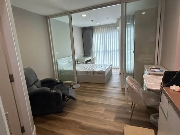 bedroom and room interior of Ideo Sukhumvit 93