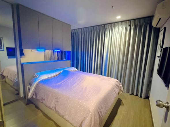 bedroom and room interior of Ideo Sukhumvit 93