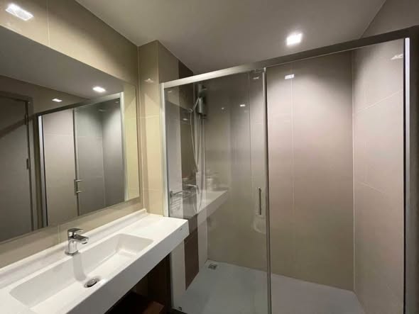 room interior and bathroom of Ideo Sukhumvit 93