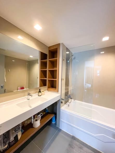 room interior and bathroom of Ideo Sukhumvit 93