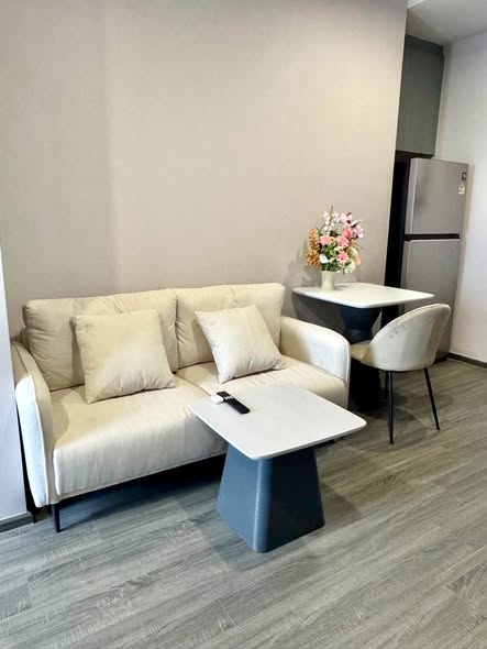 living room and room interior of IDEO Sukhumvit Rama 4 ไอดีโอ สุขุมวิท-พระราม 4
