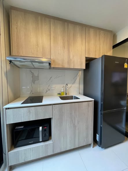 bathroom and kitchen of IKON SUKHUMVIT 77 CONDOMINIUM