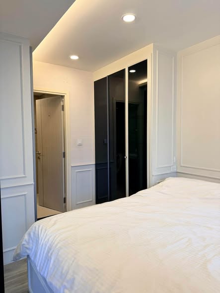 bedroom and room interior of IKON SUKHUMVIT 77 CONDOMINIUM