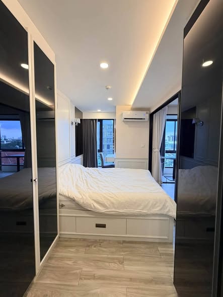 bedroom and room interior of IKON SUKHUMVIT 77 CONDOMINIUM