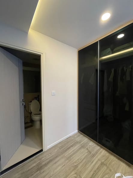 room interior and bathroom of IKON SUKHUMVIT 77 CONDOMINIUM