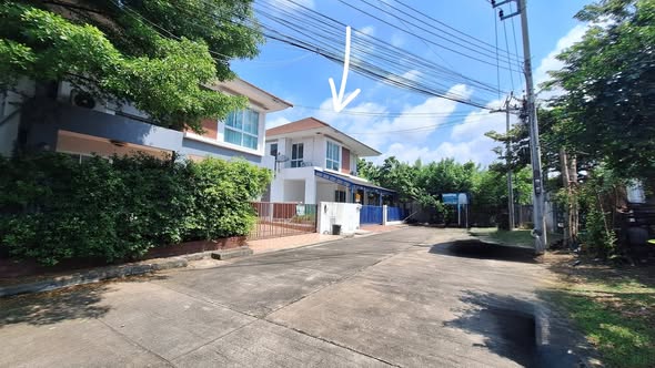 บ้านหลังมุม