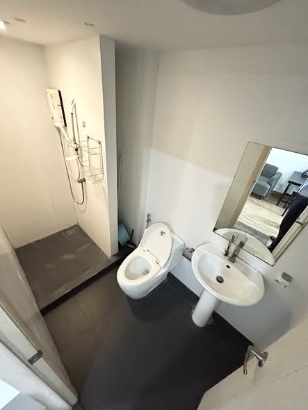 bathroom of IRIS Westgate – ไอริส เวสท์เกต