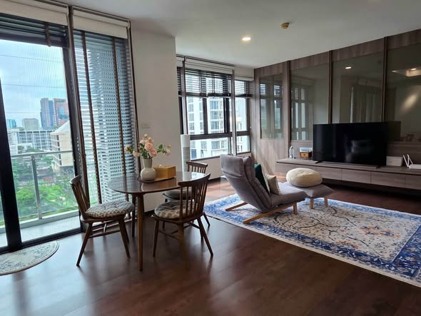 living room of Issara@42