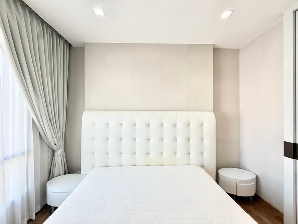 bedroom of Ivy Ampio