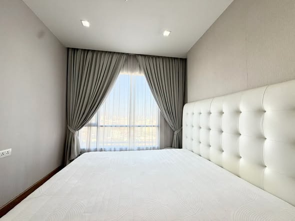 bedroom of Ivy Ampio