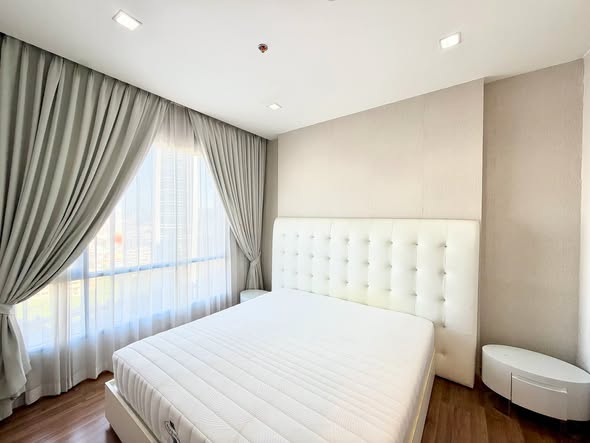 bedroom of Ivy Ampio
