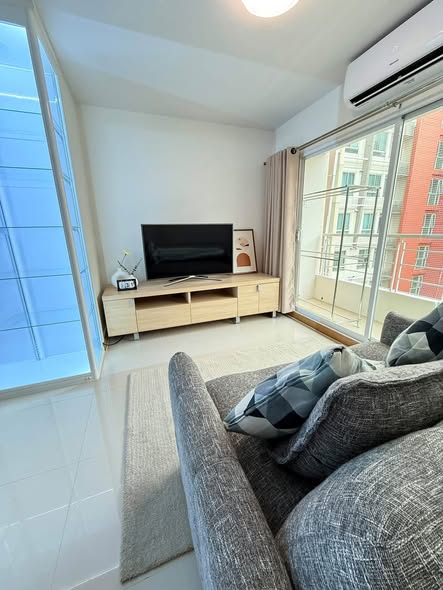 bedroom and living room of Ivy ratchada