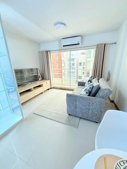 bedroom and living room of Ivy ratchada