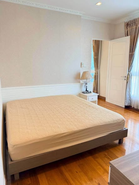 bedroom of Ivy Sathon 10