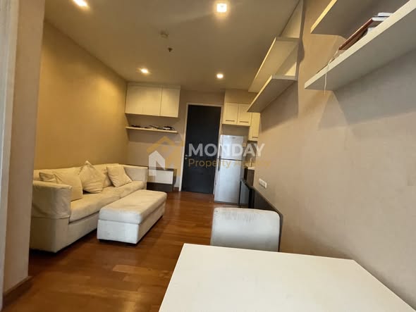 Ivy Sathon 10