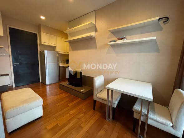 Ivy Sathon 10