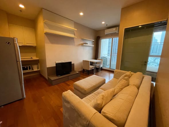Ivy Sathon 10