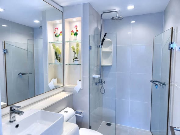 room interior and bathroom of Ivy Sathon 10