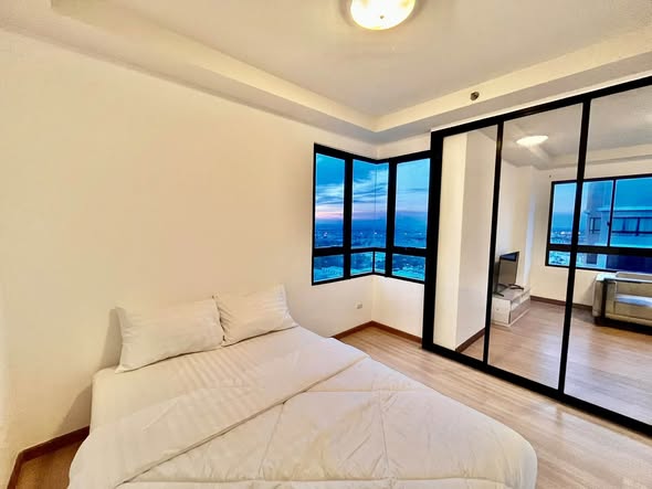 bedroom and room interior of J Condo Satorn-Kallaprapruk