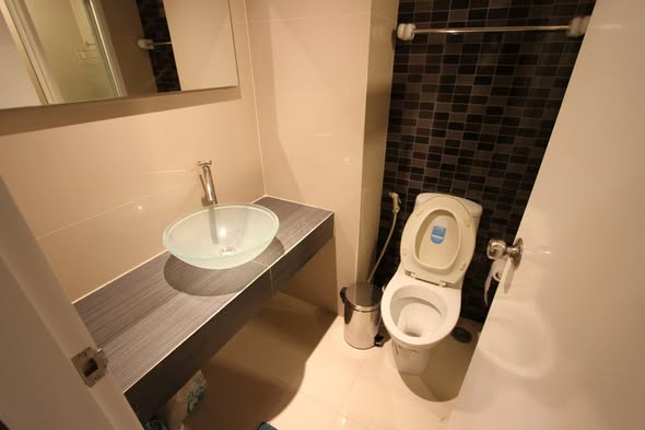bathroom of J.W. BOULEVARD Srivara