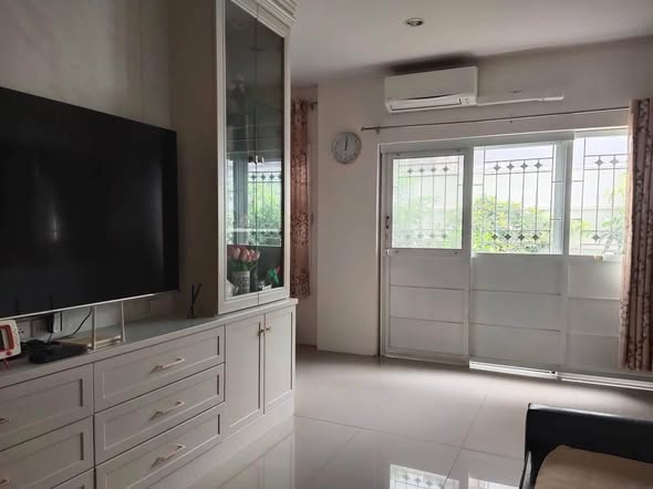 bedroom and room interior of Kanasiri Rama 2 – Wongwaen