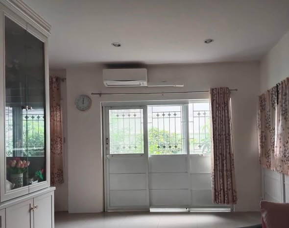 room interior of Kanasiri Rama 2 – Wongwaen