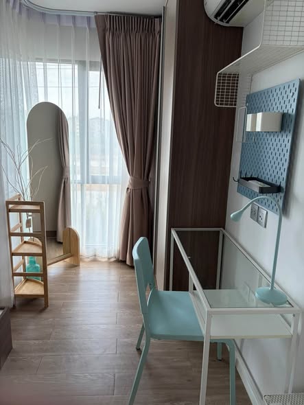 bedroom of Kave Town Shift