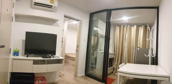 bedroom and room interior of Kensington Phahol-Kaset