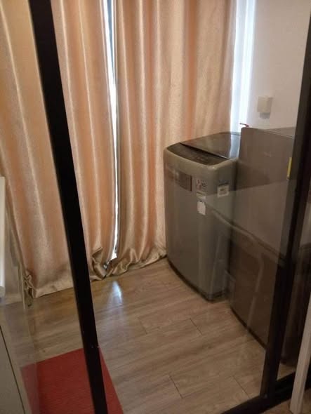 room interior and bathroom of Kensington Phahol-Kaset