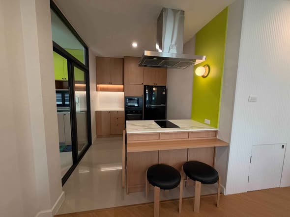 kitchen of บ้านกลางเมือง ดิ อิดิชั่น บางนา