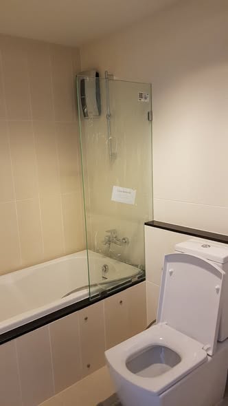 bathroom of Knightsbridge Bearing