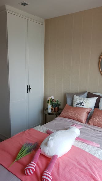 bedroom and room interior of Knightsbridge Bearing