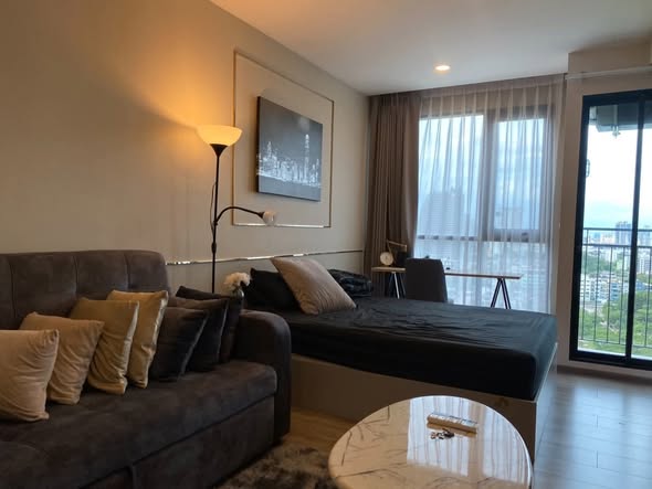 living room and bedroom of Knightsbridge Collage Sukhumvit 107