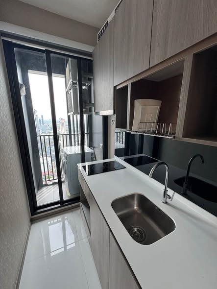 bathroom and kitchen of KnightsBridge Prime Onnut